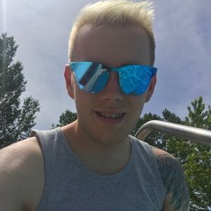 Meet your Posher, Christopher